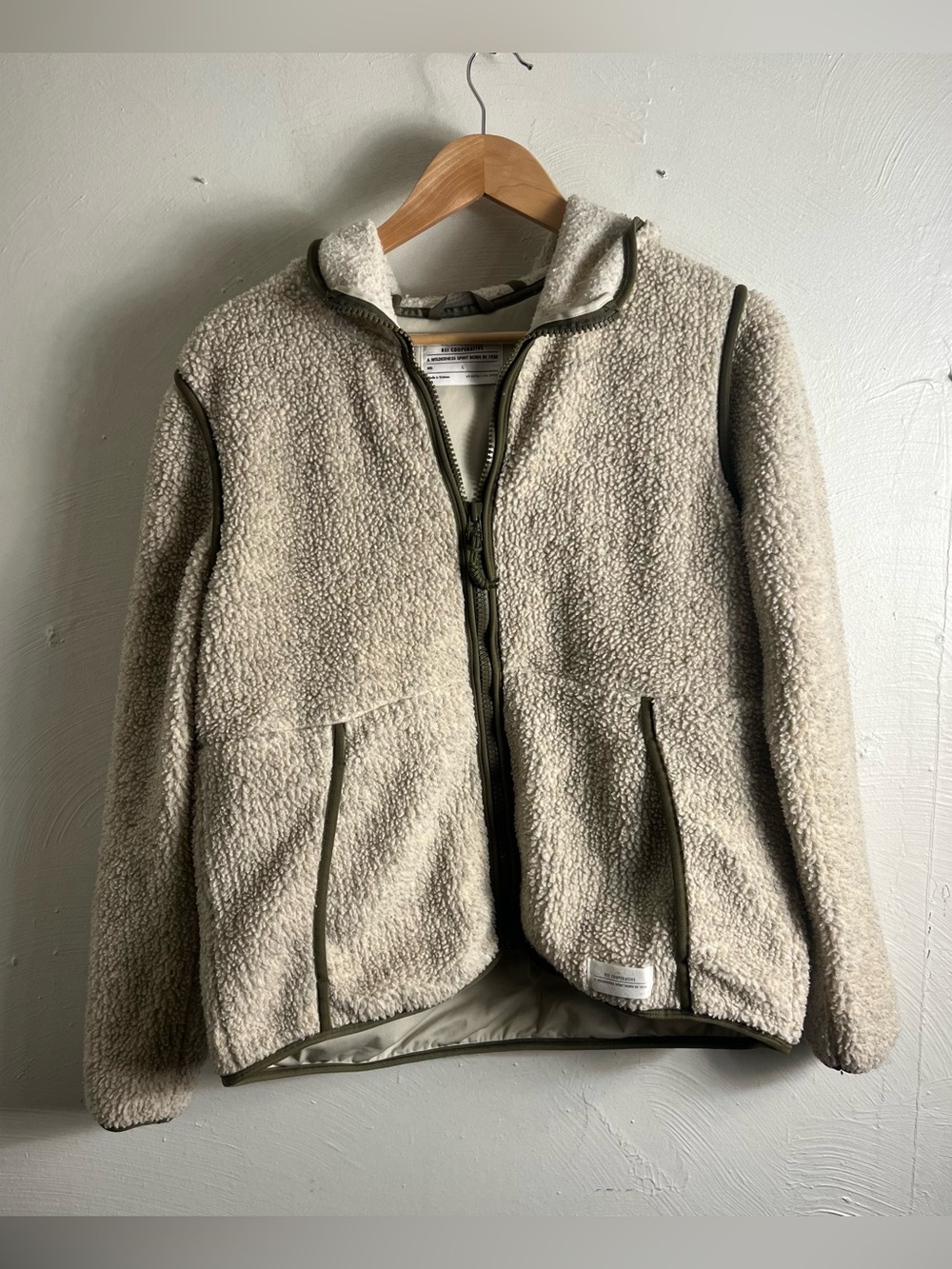 REI cooperative Sherpa fleece hooded jacket with green trim size large